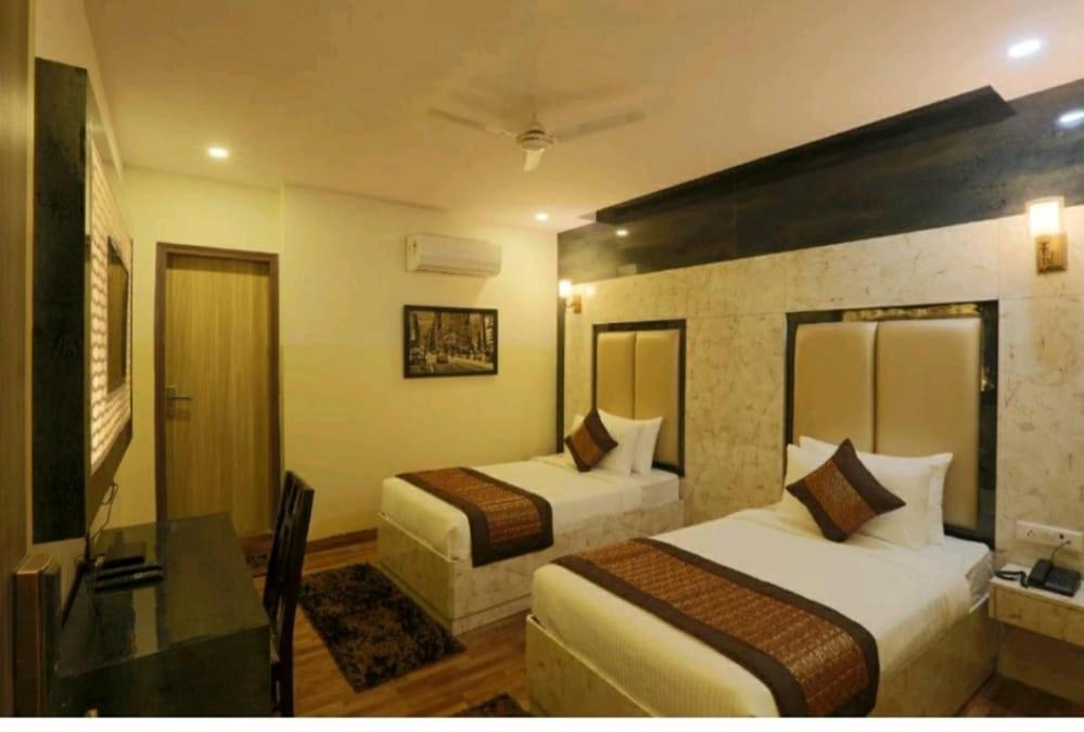 Hotel Plazzo Neu-Delhi Exterior foto